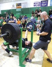 Suwannee lifter Will Wainwright gets some encouragement from head coach Dan Marsee during Friday’s Region 2-1A meet. (PAUL BUCHANAN/Special to the Reporter)